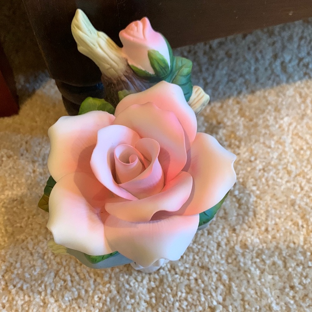 Beautiful Fine Porcelain Pink Rose Night Light 🌹 Perfect Mothers Day gift 💝